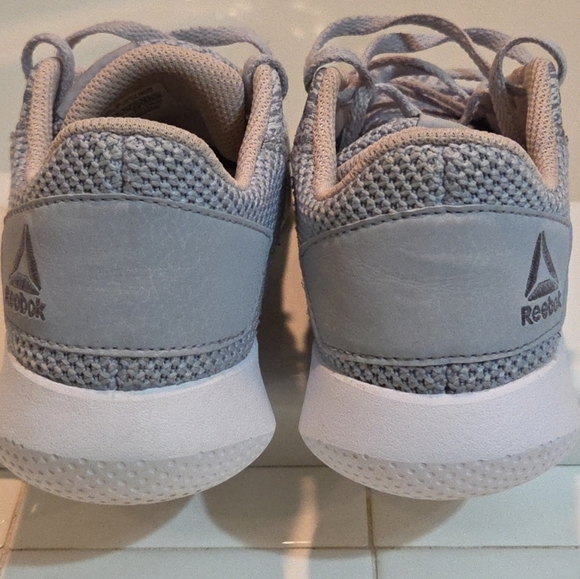 Reebok Women's Ardara 2.0 Walking Shoe Gray White Size 8 - Picture 5 of 8